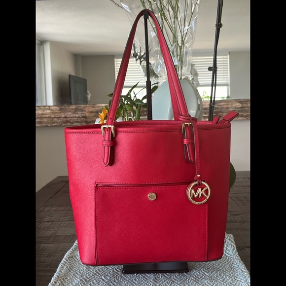 Michael Kors Tote (Red) w/Gold Hardware. - Picture 3 of 10